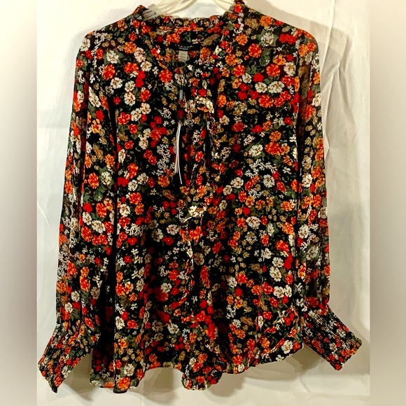 EUC T Tahari ruffle front blouse. 1X - Picture 12 of 14